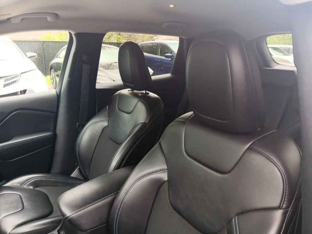 Used 2019 Velvet Red Pearlcoat Jeep Latitude Plus image 14