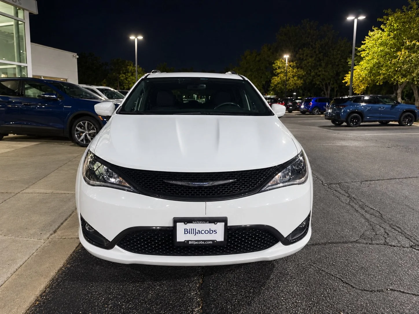 Used 2018 Bright White Clearcoat Chrysler Touring L image 7