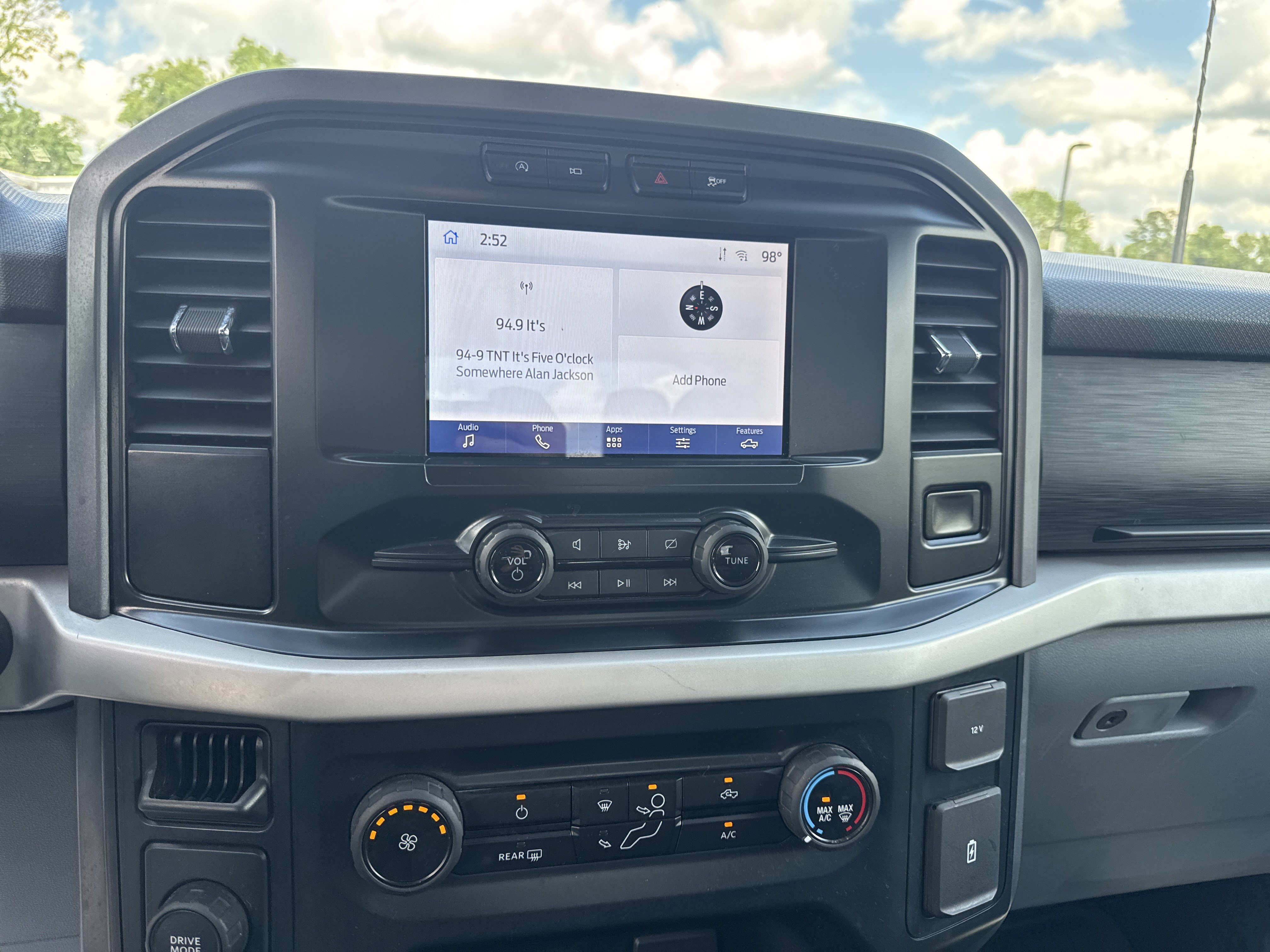 Used 2023 Oxford White Ford XLT image 19