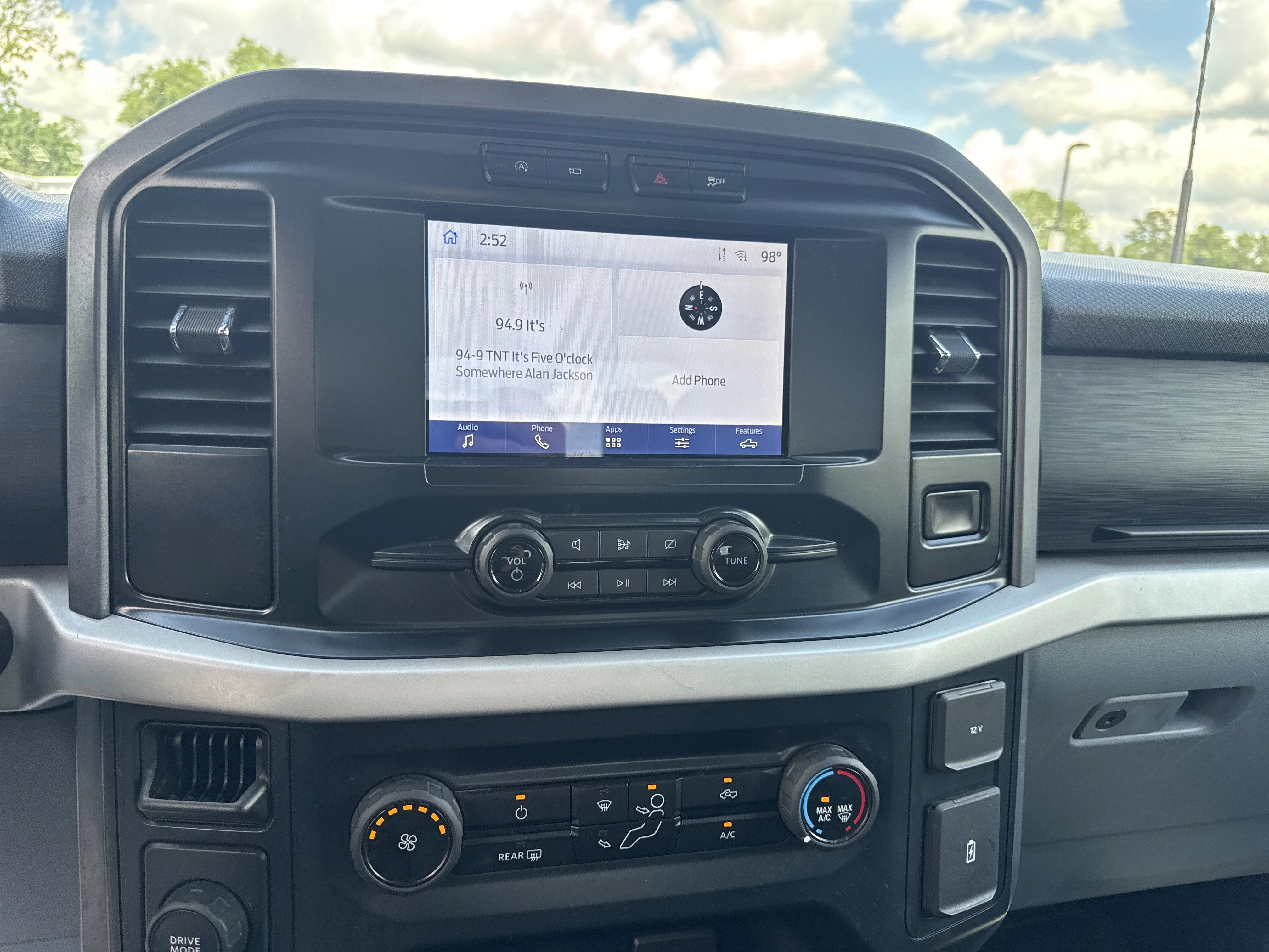 Used 2023 Oxford White Ford XLT image 19