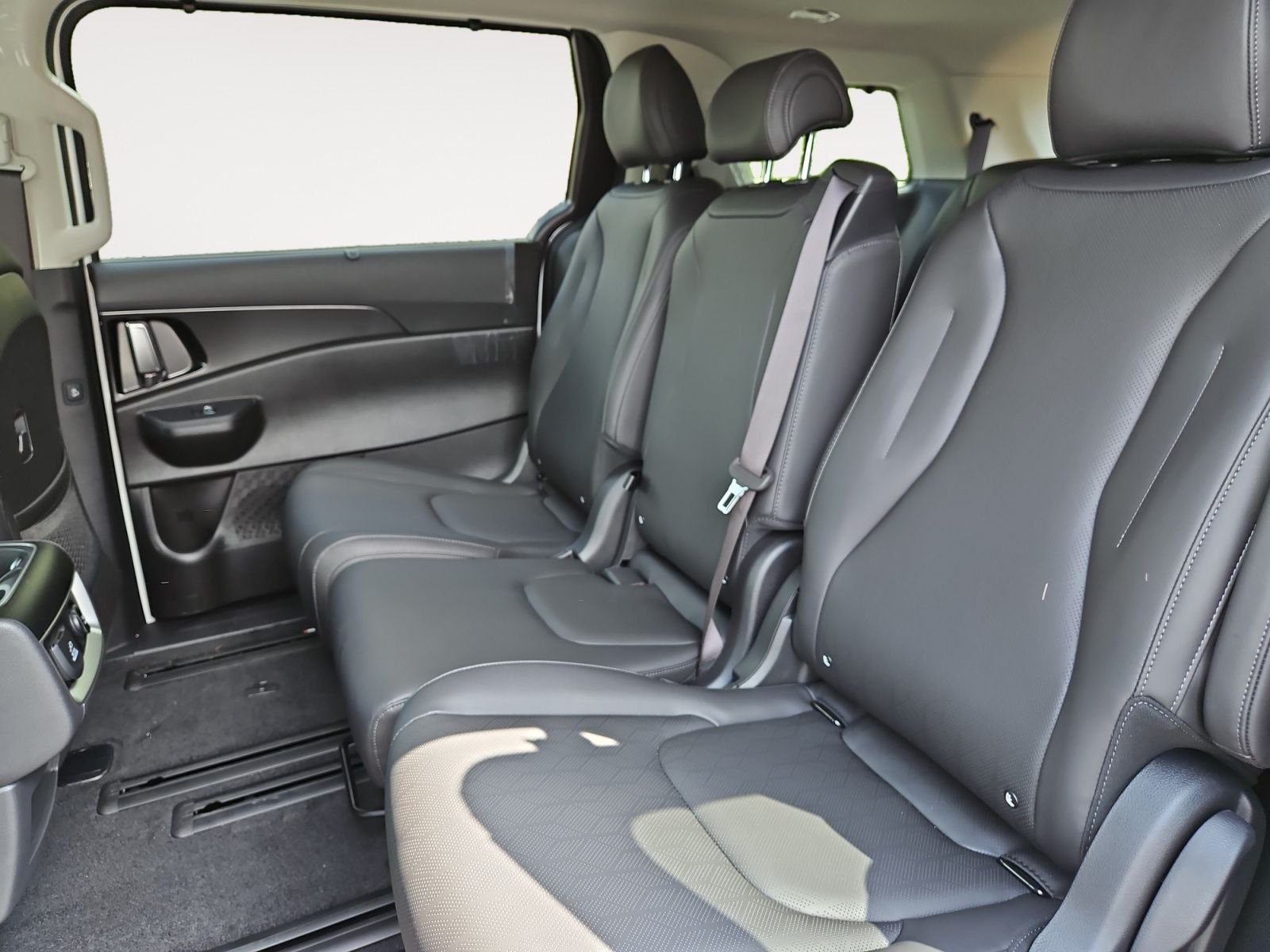New 2026 Snow White Pearl Kia SX image 13