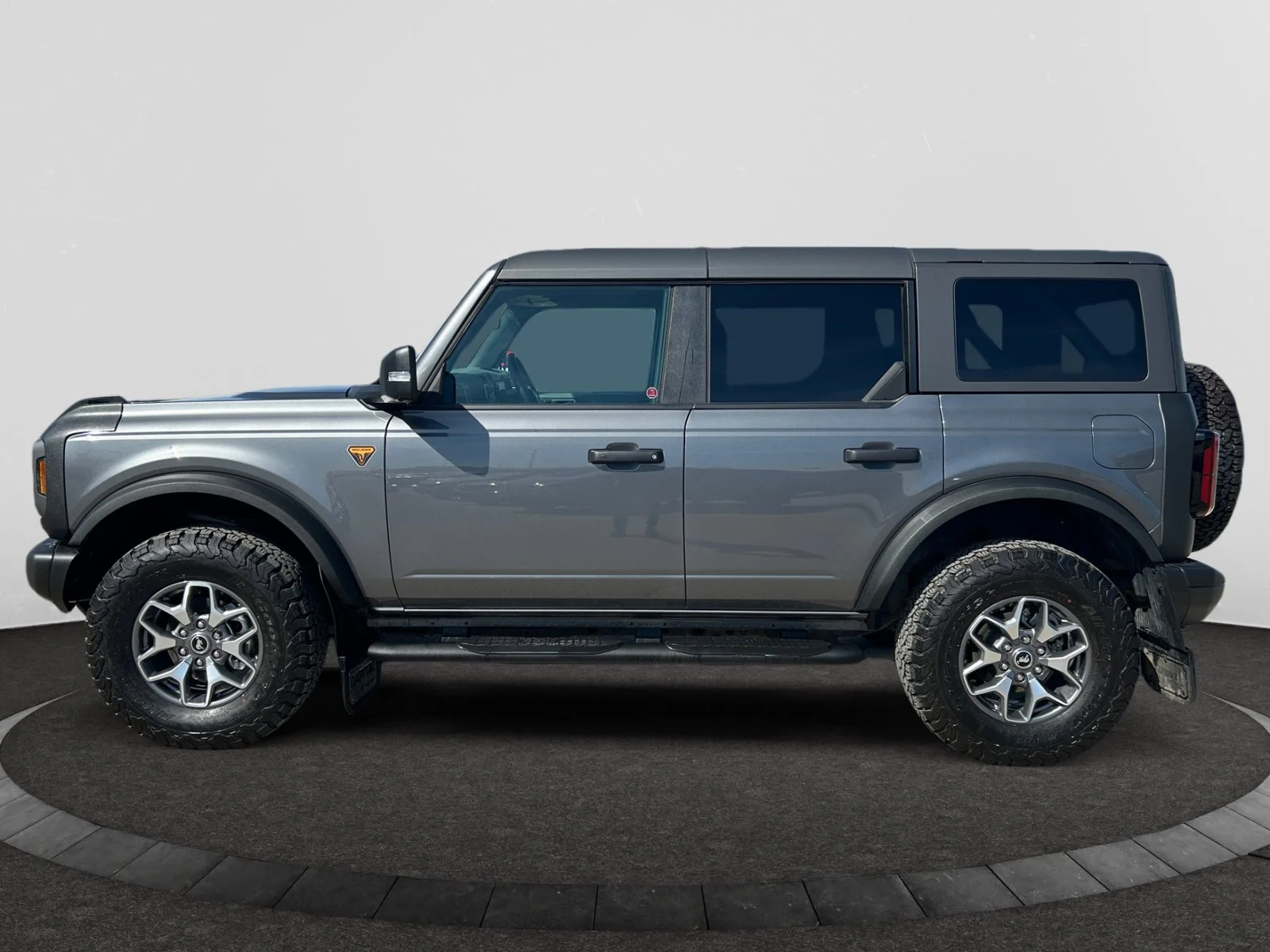 Used 2023 carbonized gray Ford Badlands Hardtop 4x4 Leather image 2