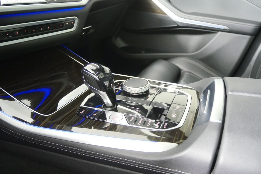Used 2021 Black Sapphire Metallic BMW xDrive40i image 23