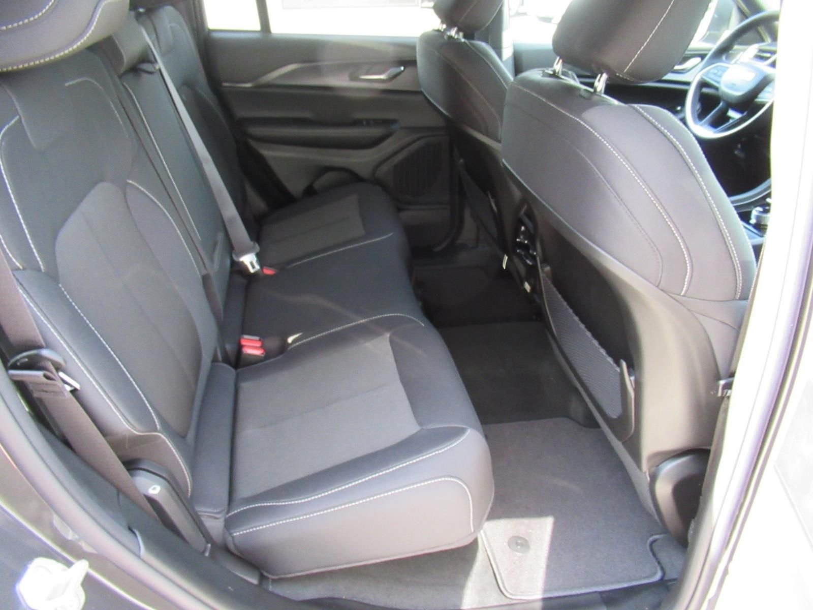 New 2026 Baltic Gray Metallic Clear-Coat Exterior Paint Jeep Laredo X image 29