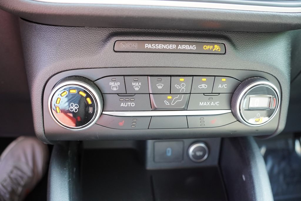 Used 2020 Sedona Orange Metallic Ford SE image 25