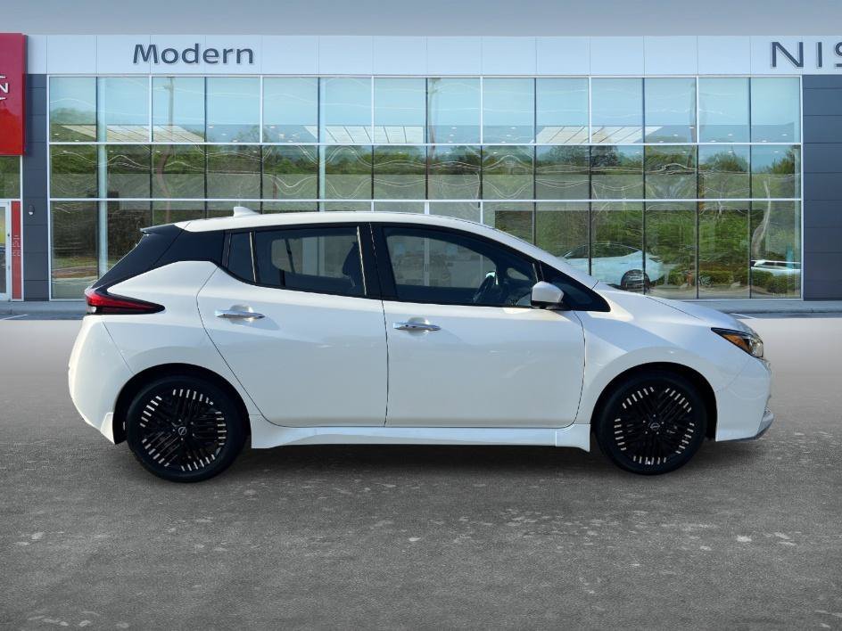 Used 2025 Pearl White Tricoat Nissan SV PLUS image 4