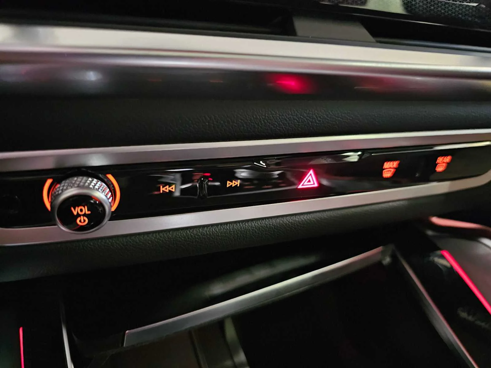 New 2026 Black Sapphire Metallic BMW xDrive40i image 18