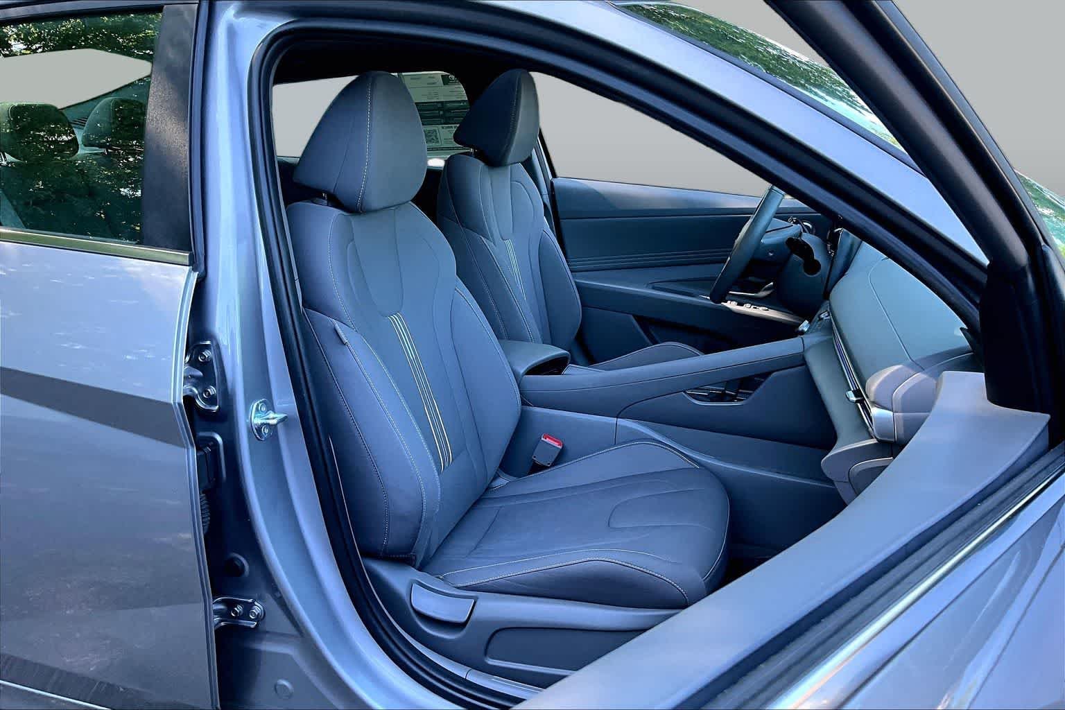 Used 2025 Fluid Metal Hyundai SEL Convenience image 8