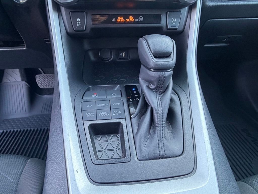 Used 2025 Ice Toyota XLE image 30