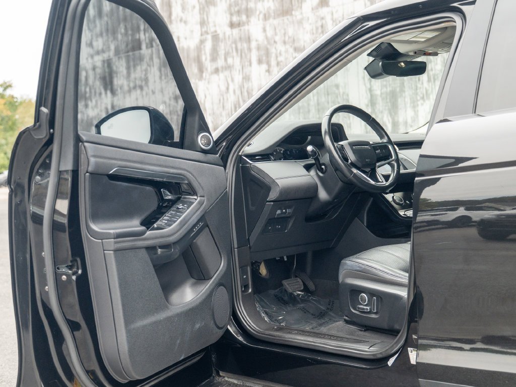 Used 2022 Black Land Rover S image 12
