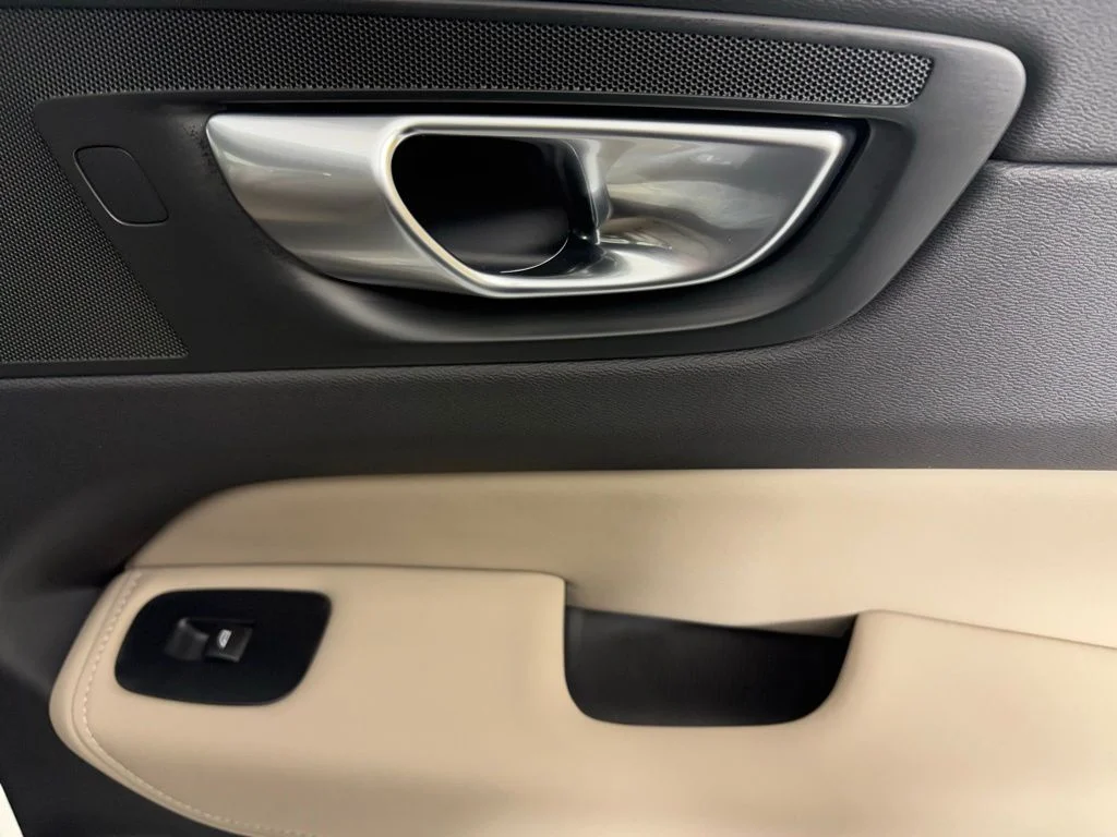 2026 Volvo XC60 Plus - Photo 15