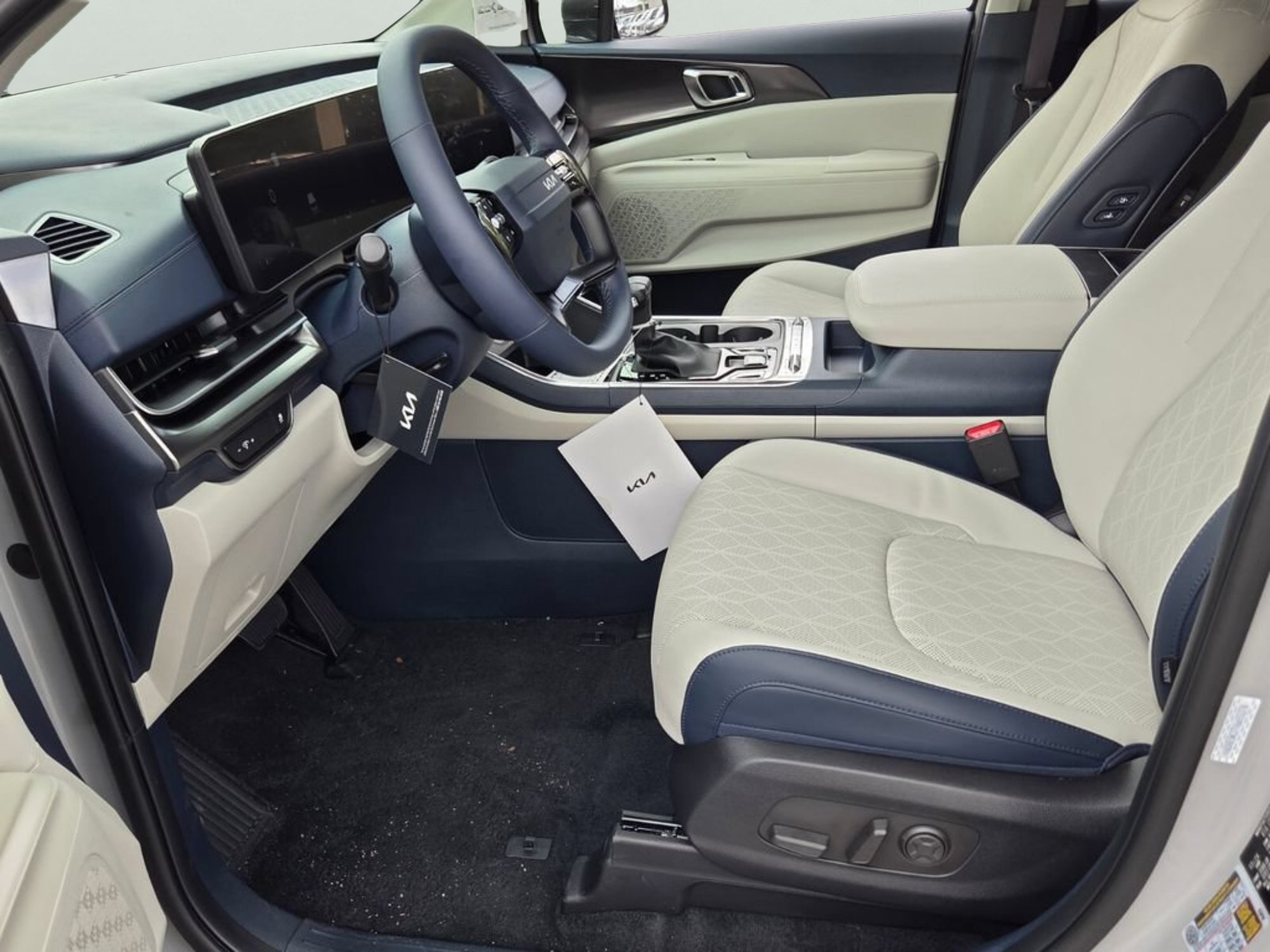 New 2027 Ceramic Silver Kia SX image 9