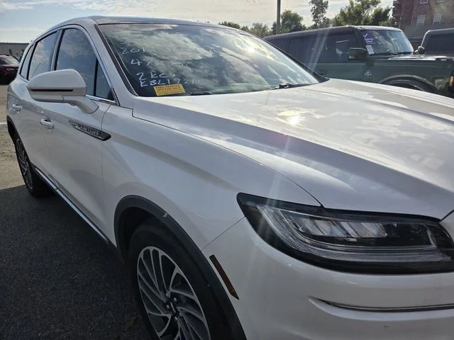 Used 2019 White Lincoln Reserve image 3