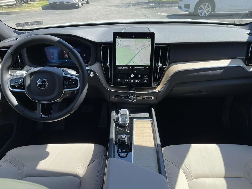 2026 Volvo XC60 Plus - Photo 22