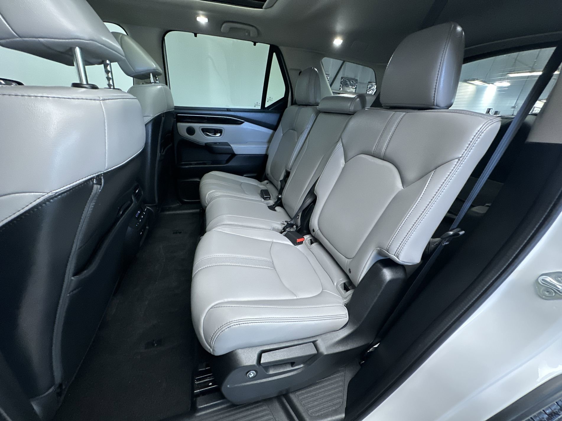 Used 2023 Platinum White Pearl Honda Touring image 23