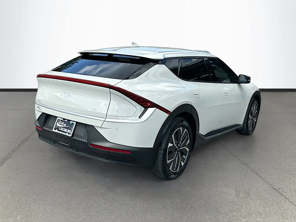 Certified Used 2024  Kia Light image 7