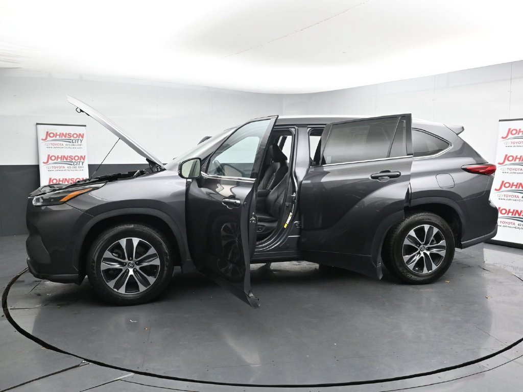 Used 2022 Gray Toyota XLE image 42