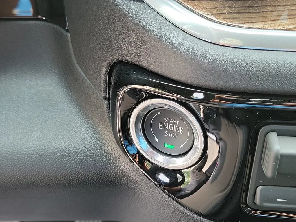 New 2026 Summit White Chevrolet LT (2FL) image 12