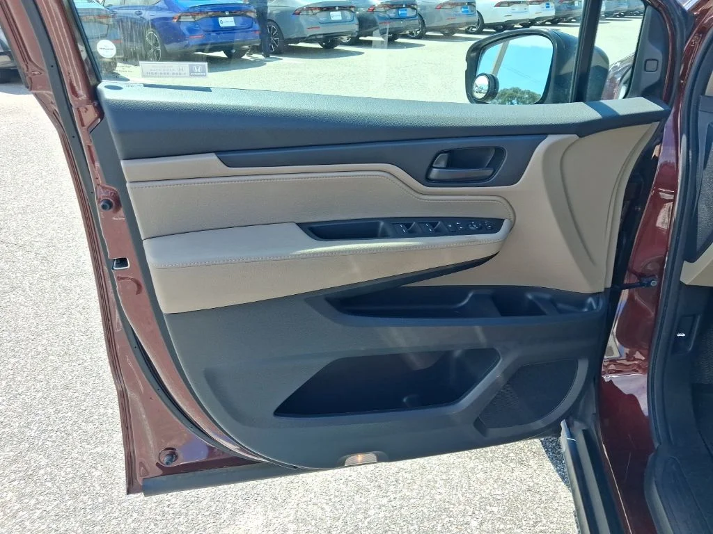 Used 2019  Honda EX image 18
