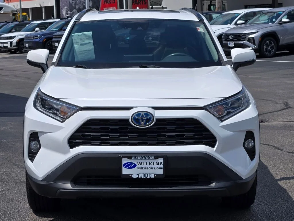 Used 2021 White Toyota XLE image 3