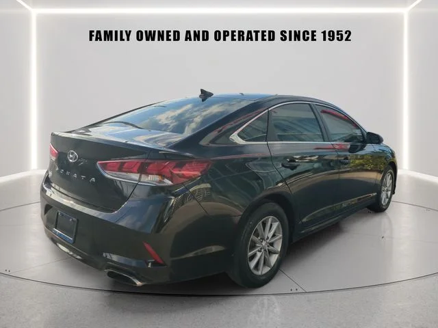 Used 2019 Black Hyundai SE image 6