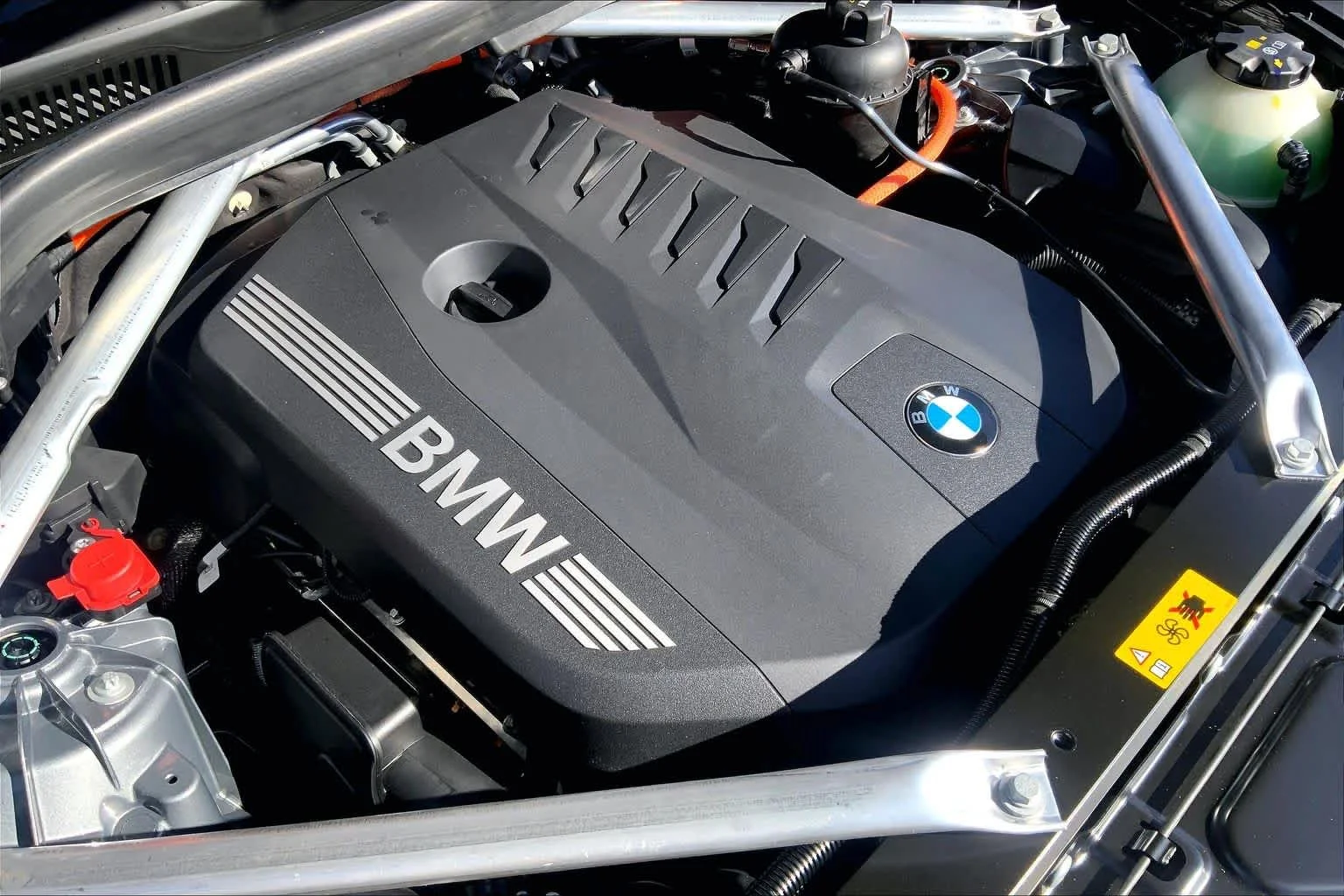 New 2026 Skyscraper Grey Metallic BMW xDrive50e image 17