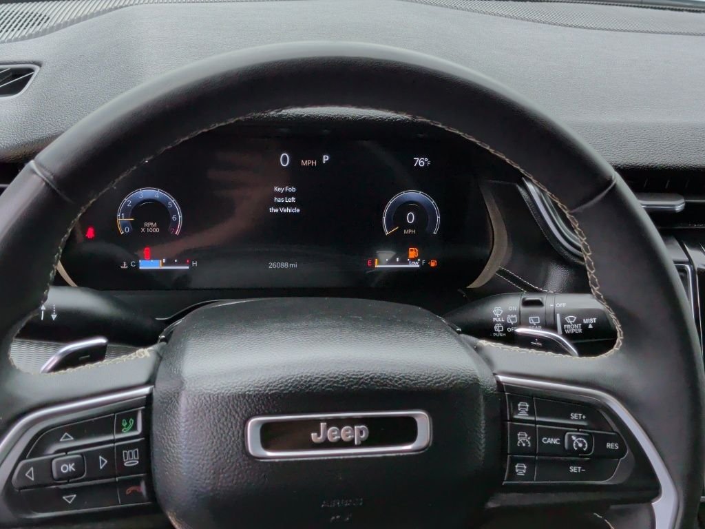 Used 2025 Silver Jeep Laredo image 19