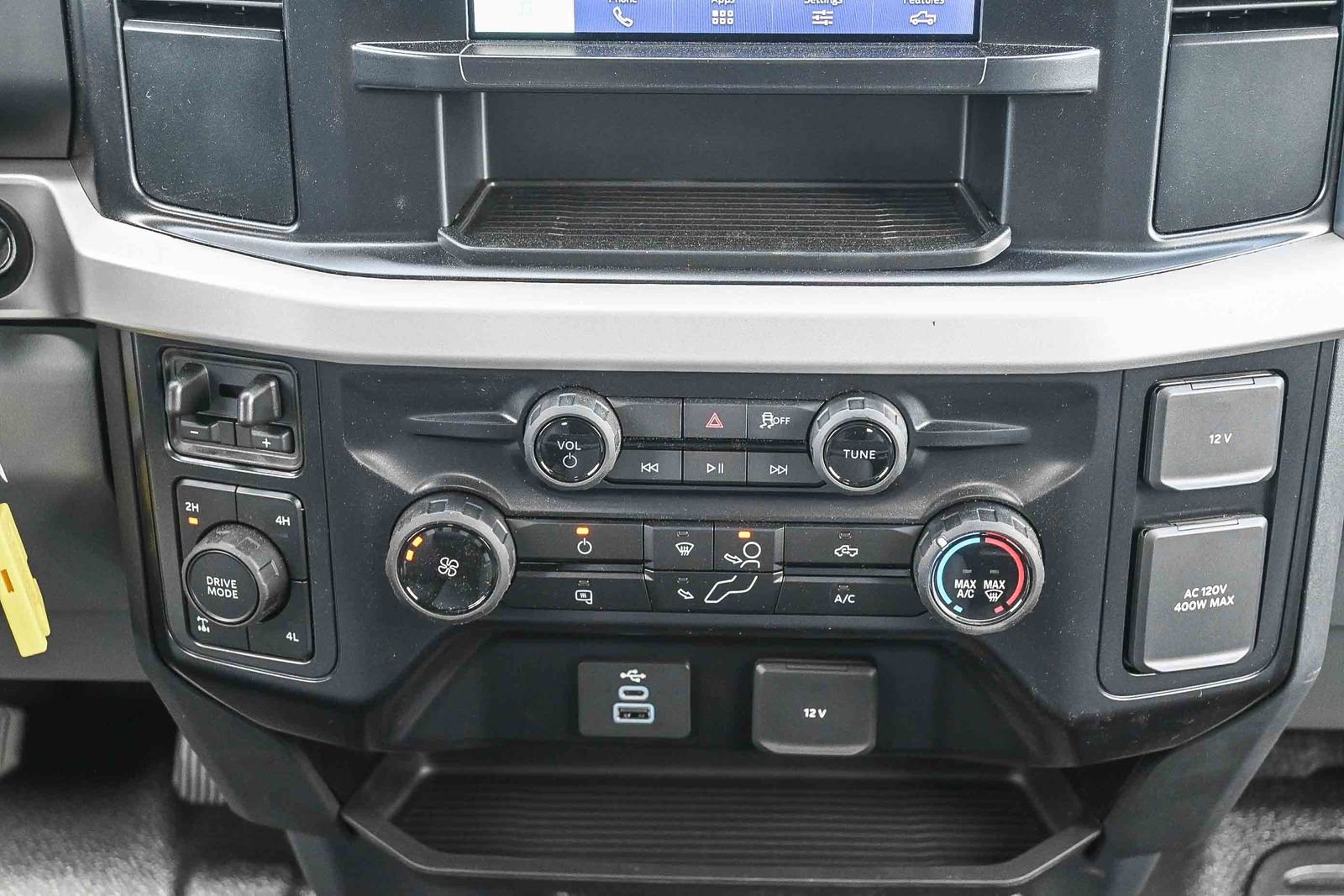 New 2026 Oxford White Ford F-350® XL image 18