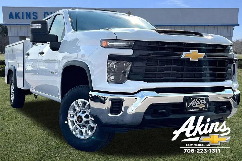 New 2026 Summit White Chevrolet WT image 2