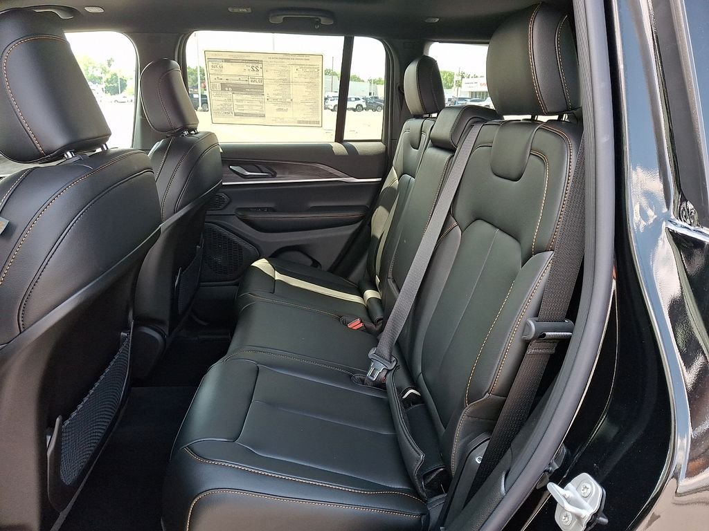 New 2026 Diamond Black Crystal Pearlcoat Jeep  image 6