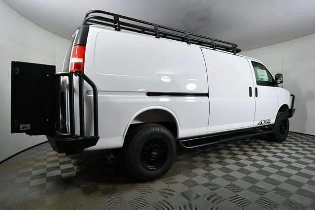 2025 Chevrolet Express Cargo Work Van - Photo 10