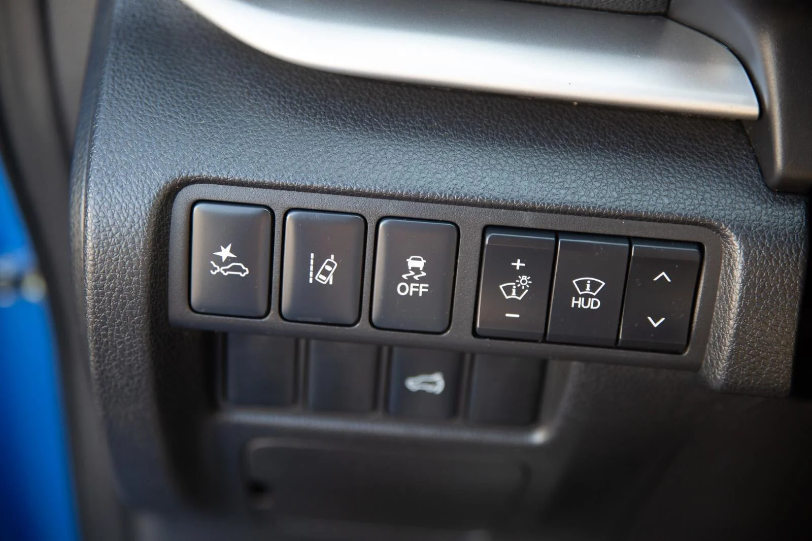 Used 2024 Lightning Blue Metallic Mitsubishi SEL image 19