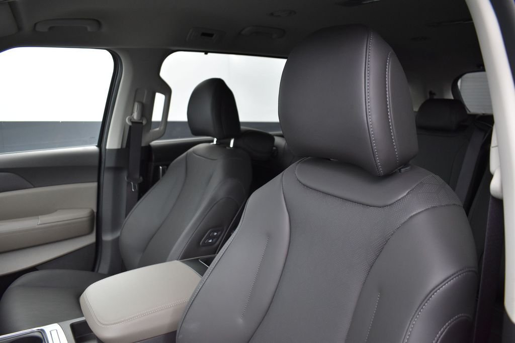 2026 Kia Carnival EX - Photo 9