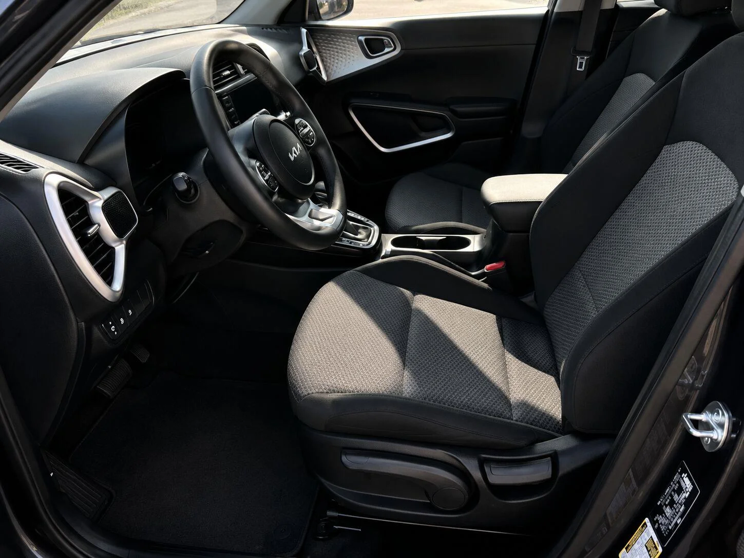 2025 Kia Soul LX - Photo 14