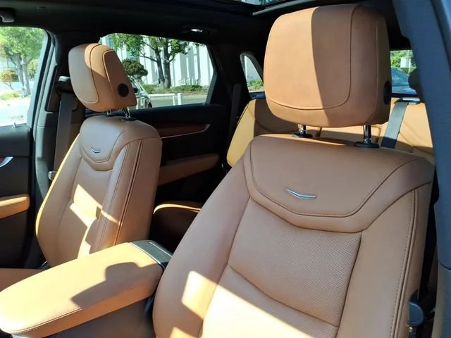 Used 2025 Stellar Black Metallic Cadillac Premium Luxury image 17