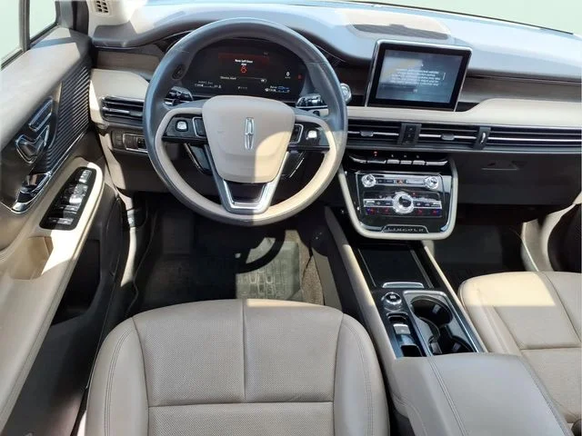 Used 2022 White Lincoln Grand Touring image 12