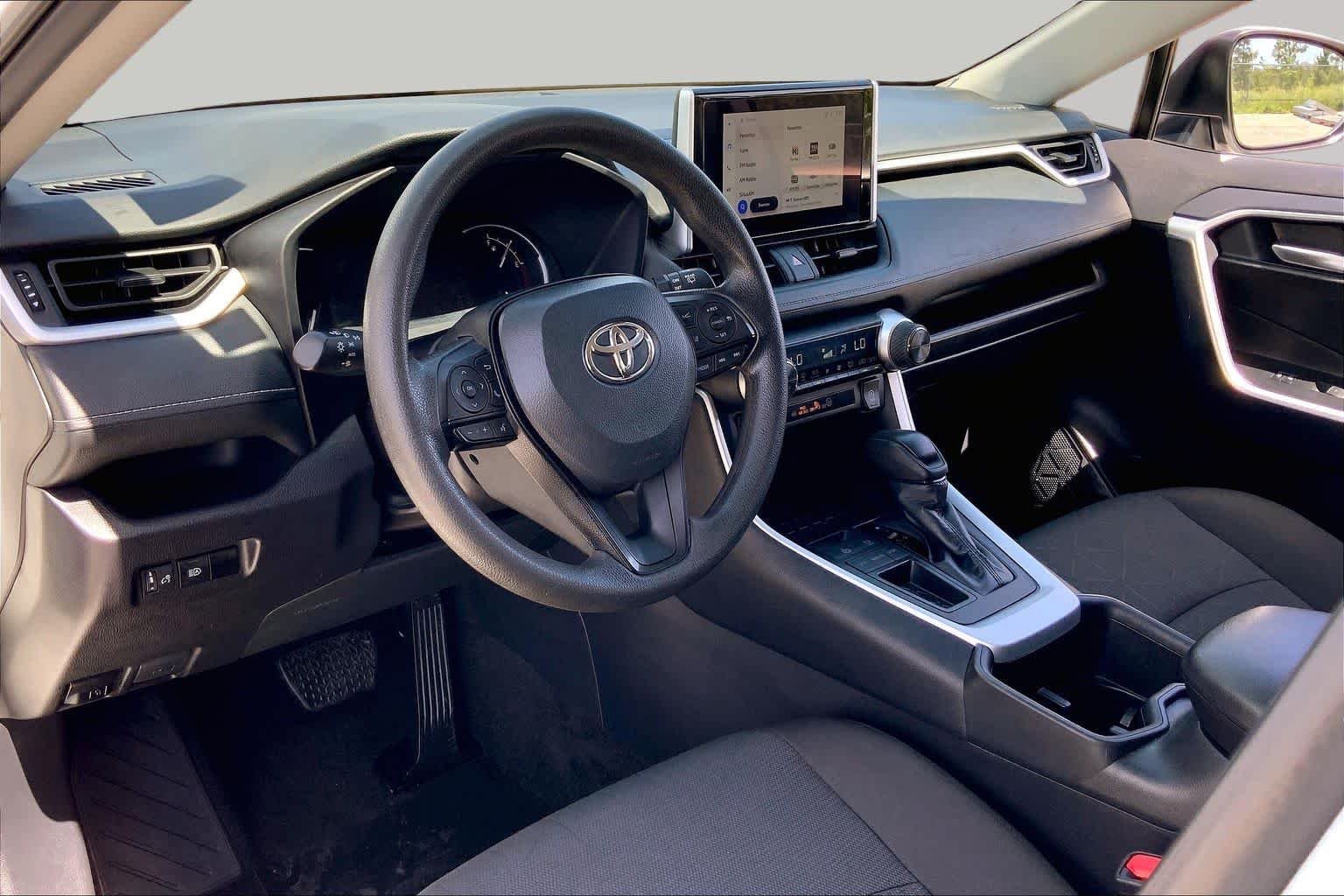 Used 2025 Ice Cap Toyota XLE image 17