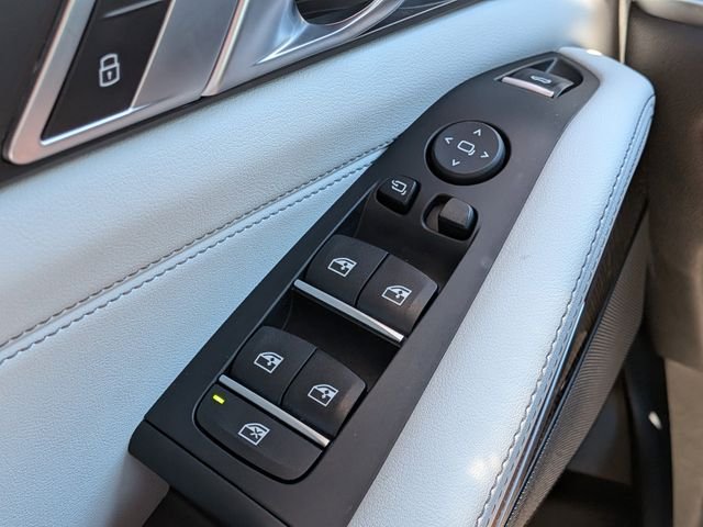 Used 2026 Blue BMW M60i image 24