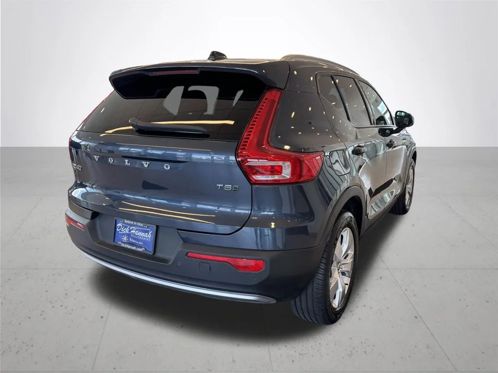 Used 2022 Blue Volvo Momentum image 7