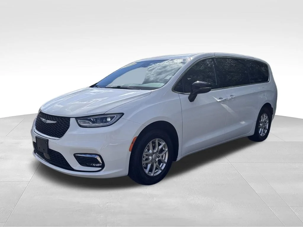 Used 2025 White Chrysler Select image 3
