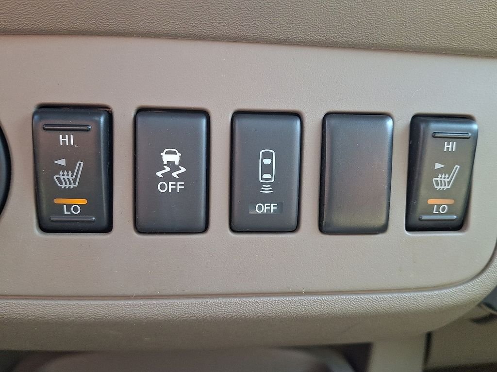 Used 2014 Red Nissan SV image 25