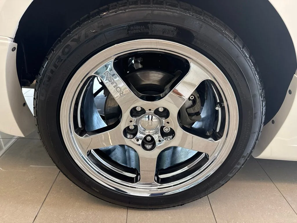 Used 2005 White Ford GT Deluxe image 10