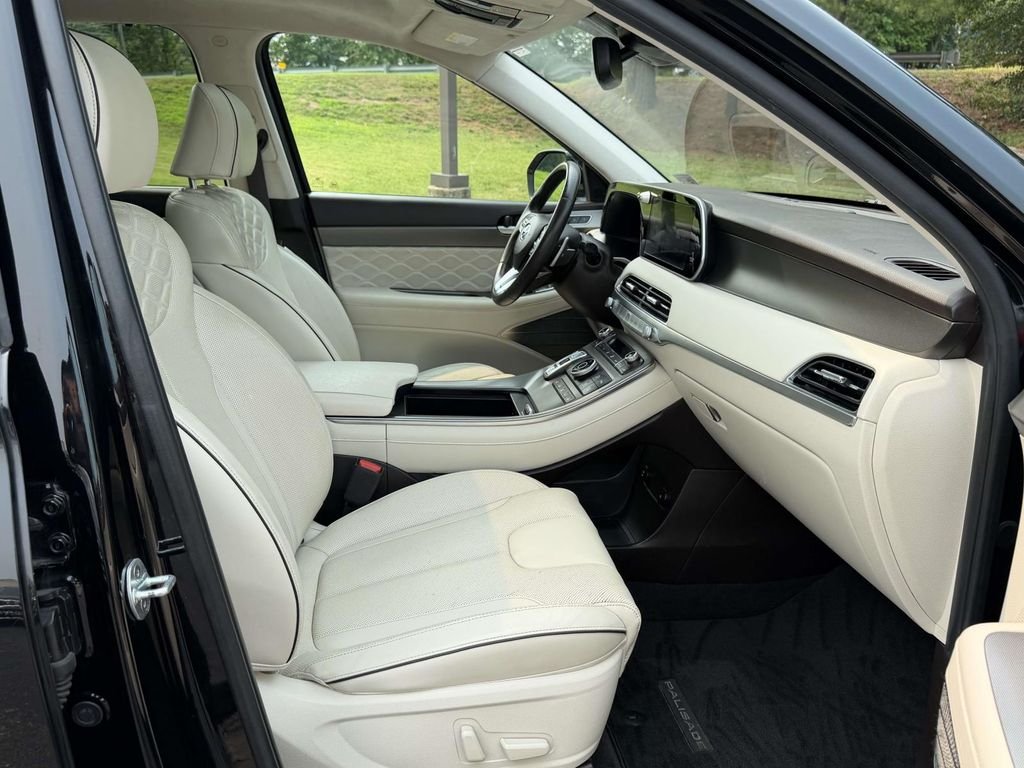Used 2020 Black Hyundai Limited image 12