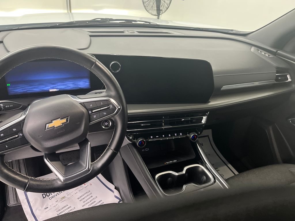 Used 2025 White Chevrolet LT image 15
