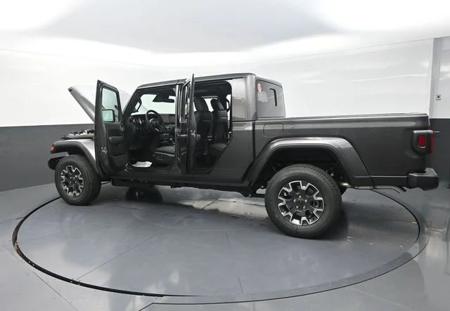 New 2026 Granite Crystal Metallic Clear-Coat Exterior Paint Jeep Sahara image 33