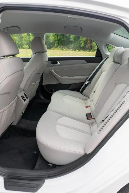 Used 2019 White Hyundai Base image 12