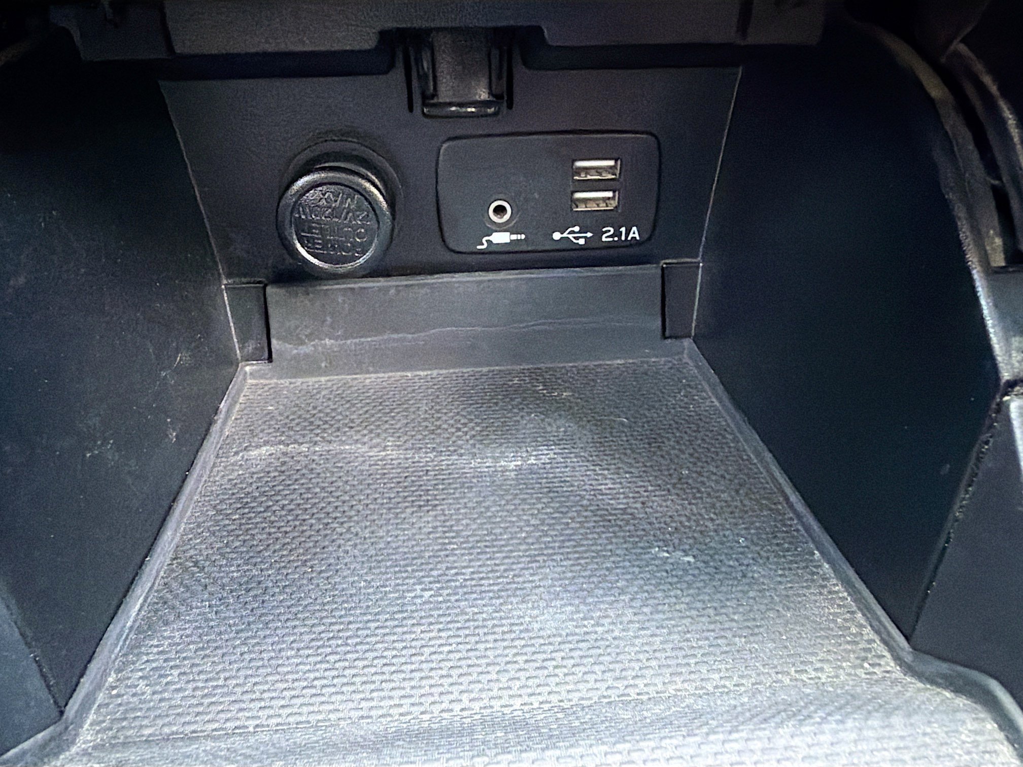 Used 2019 Crystal White Pearl Subaru Premium image 29