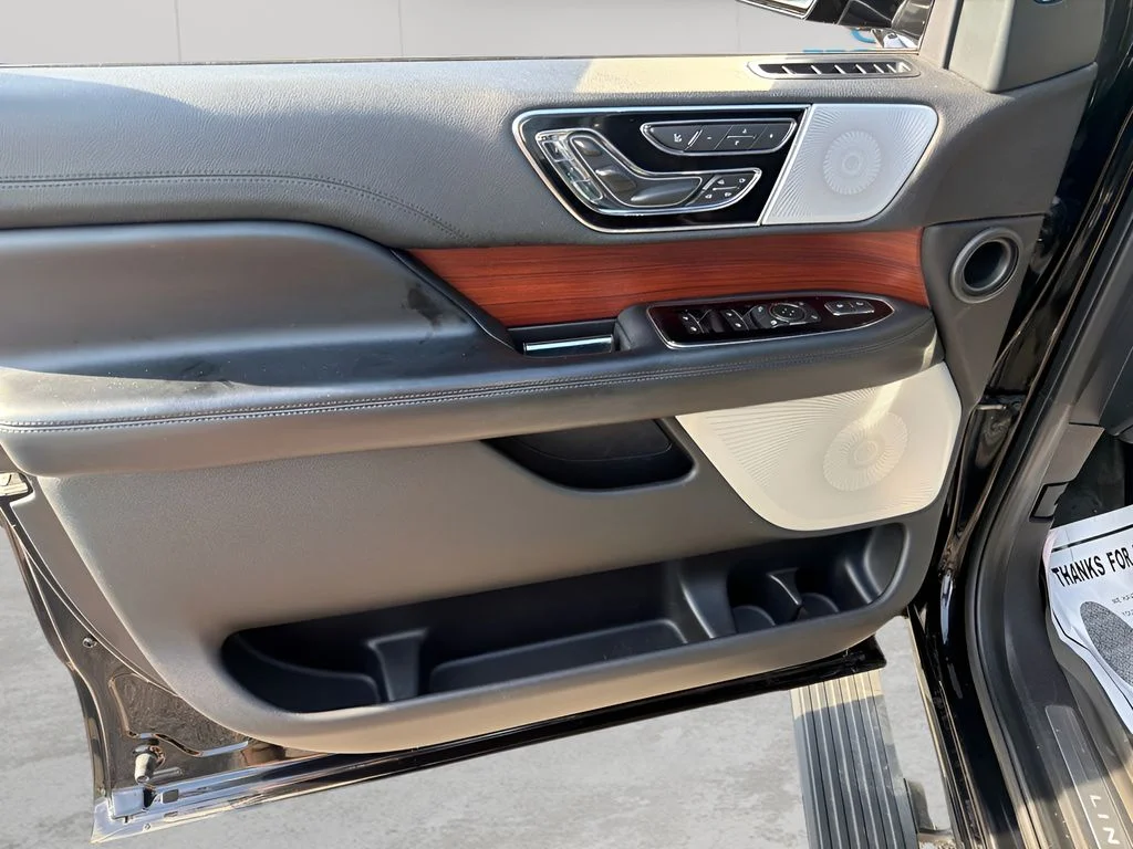 Used 2020 Infinite Black Lincoln Reserve image 15
