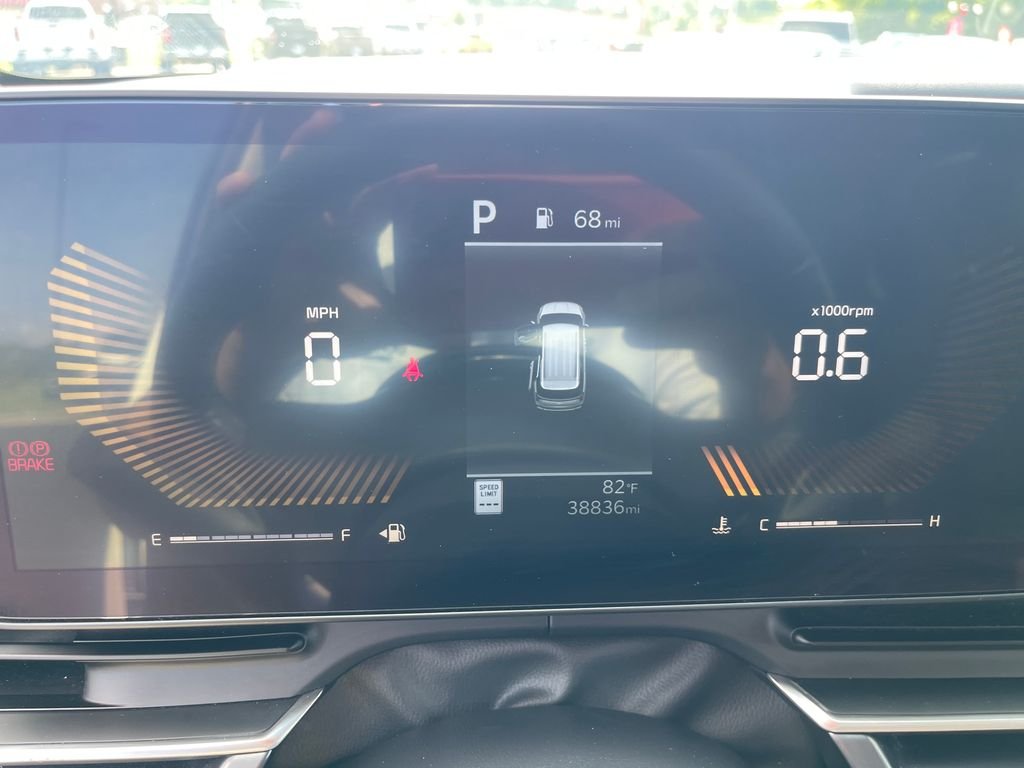 Used 2025 White Kia LXS image 18