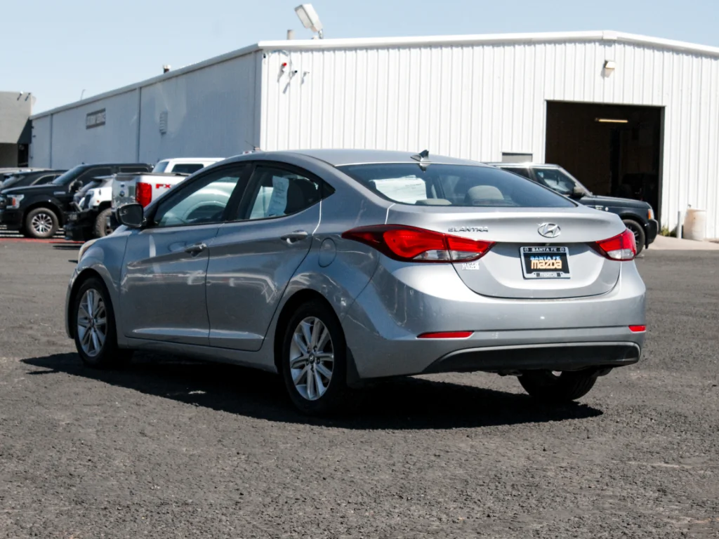 Used 2015 Shale Gray Metallic Hyundai SE image 7